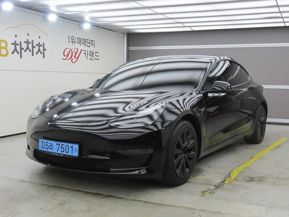 Tesla Model 3 — фото 1