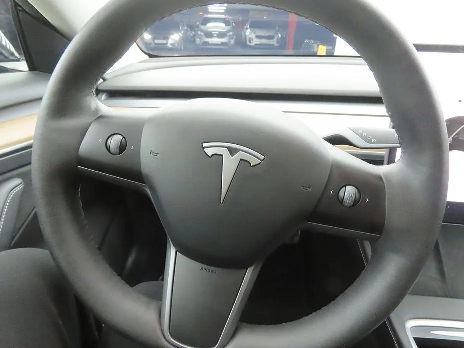Tesla Model 3 — фото 3
