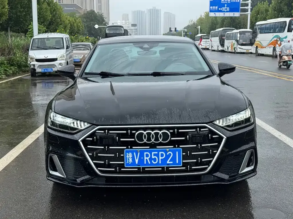 Audi A7L — фото 1