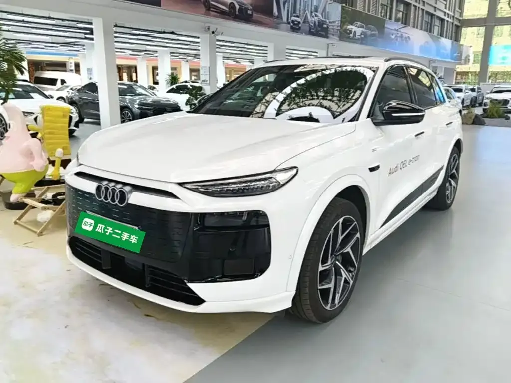 Audi Q6L e-tron — фото 1
