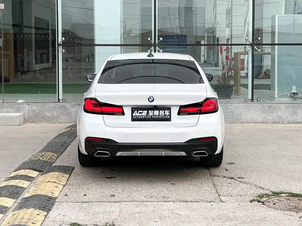 BMW 5 Series — фото 2