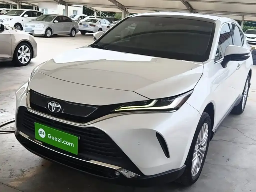 Toyota Harrier — фото 1