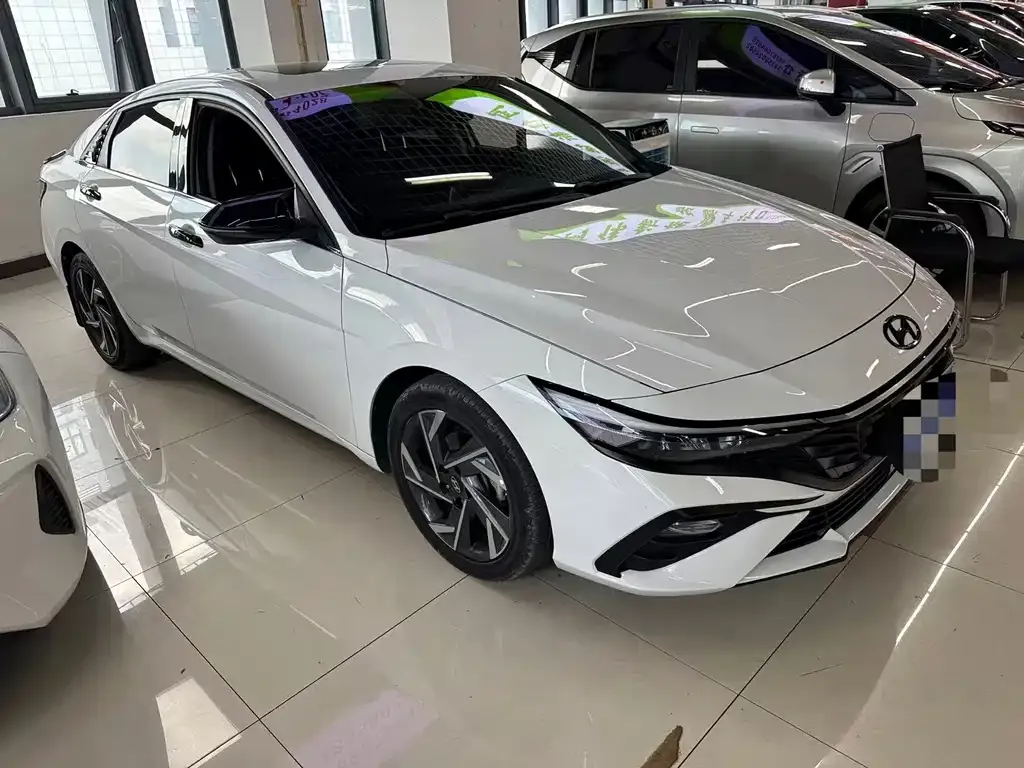 Hyundai Elantra — фото 8