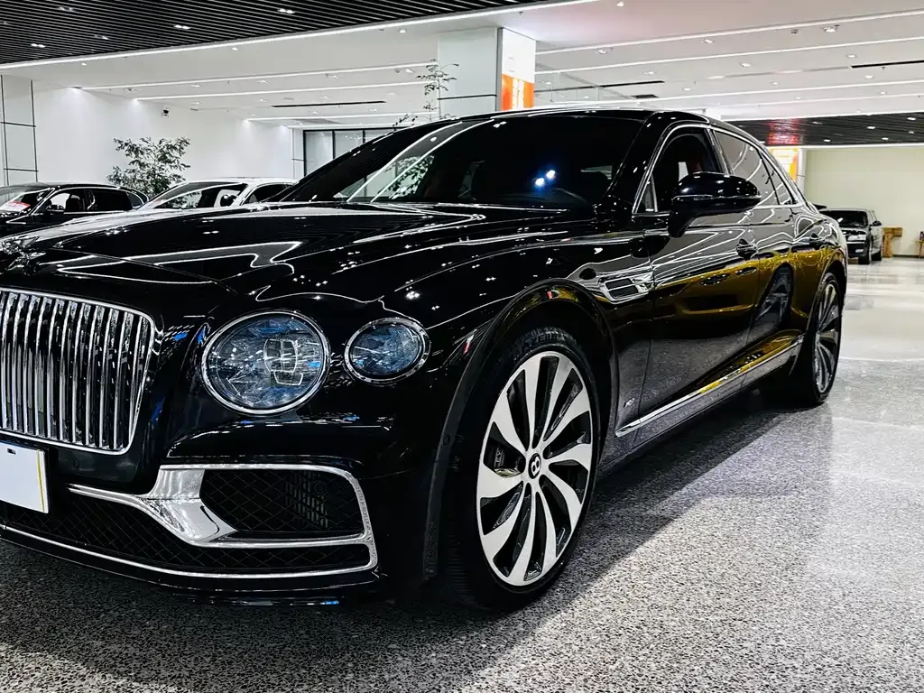Bentley Flying Spur — фото 10