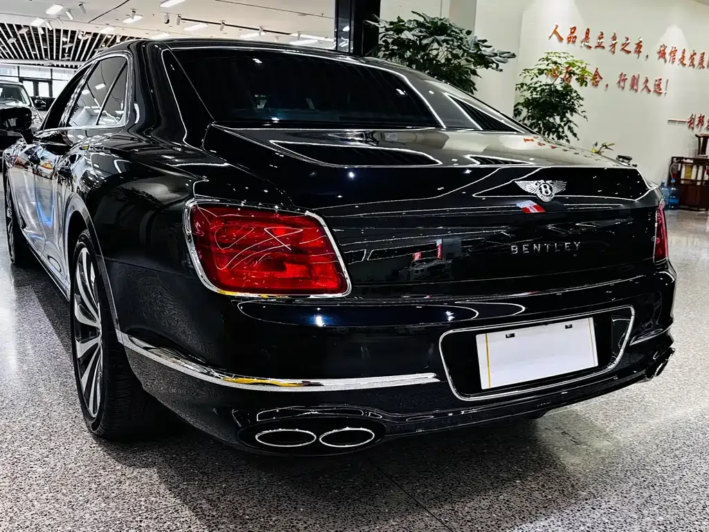 Bentley Flying Spur — фото 9