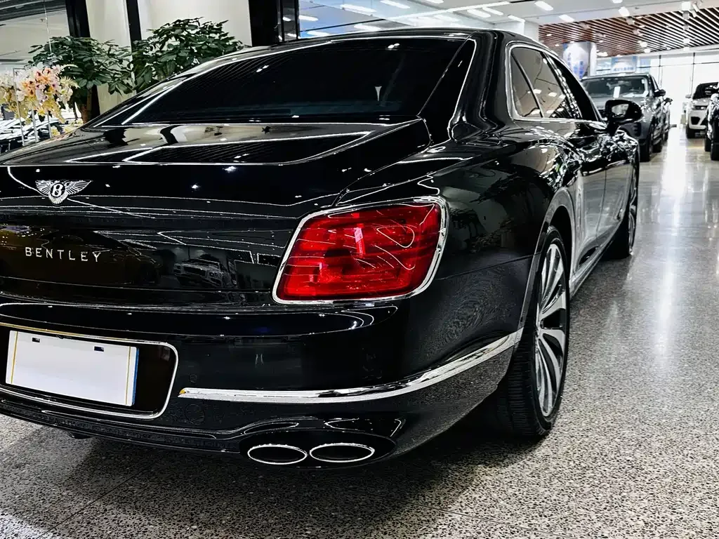 Bentley Flying Spur — фото 8