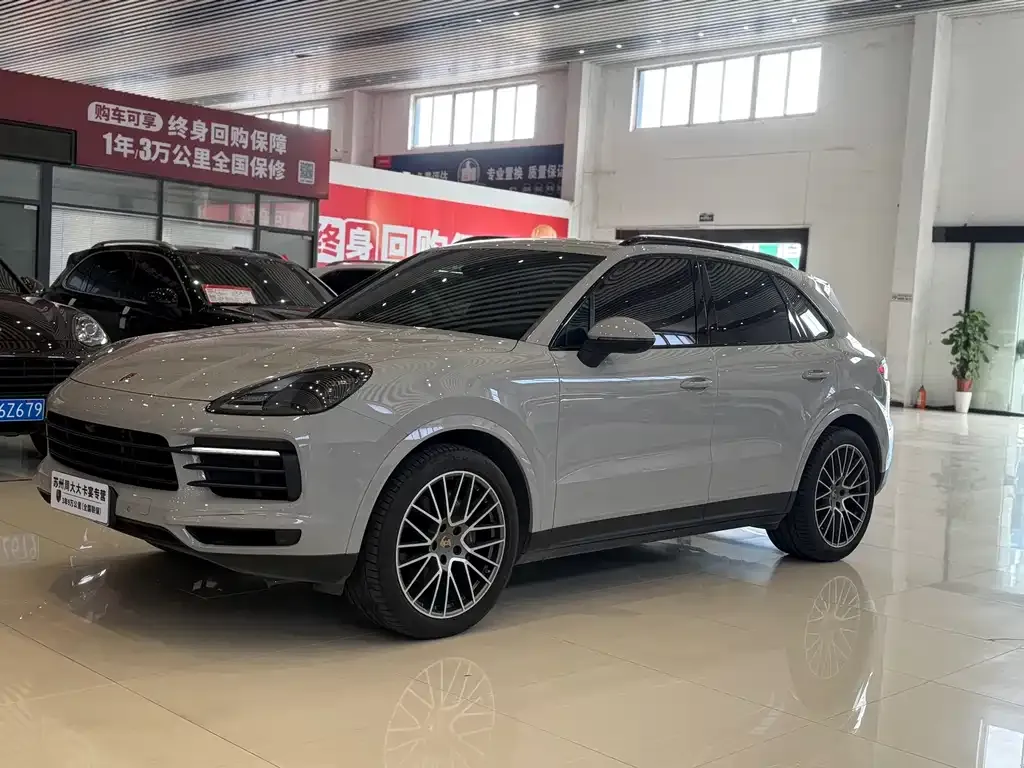 Porsche Cayenne — фото 1