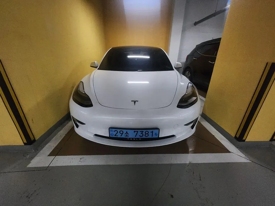 Tesla Model 3 — фото 1