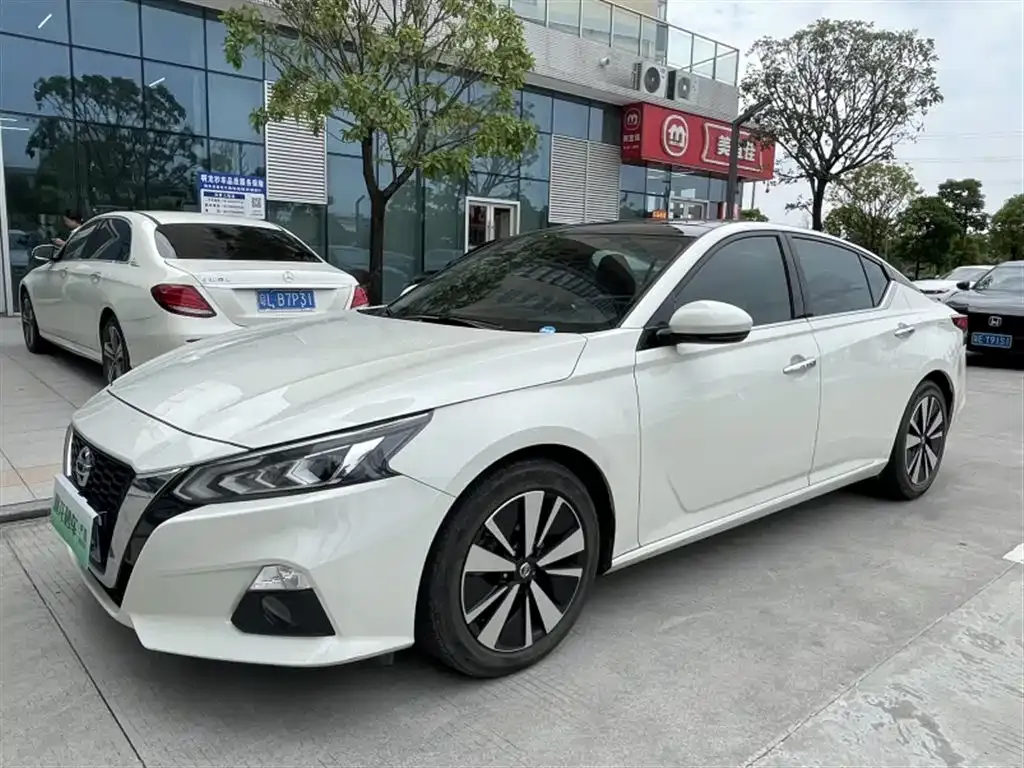 Nissan Teana — фото 1