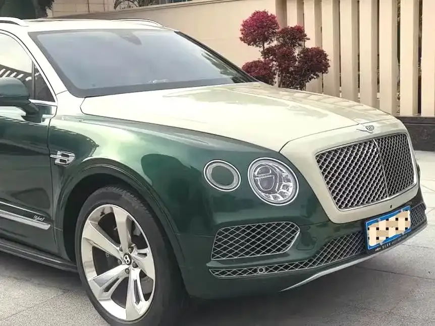 Bentley Bentayga PHEV — фото 1