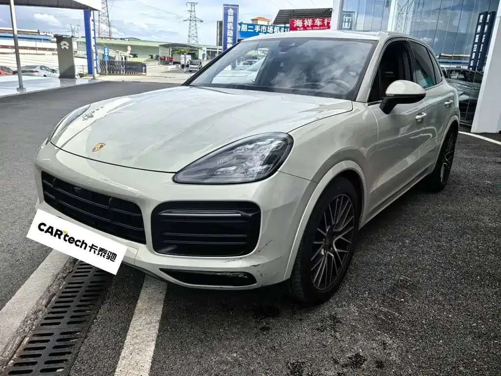 Porsche Cayenne — фото 1