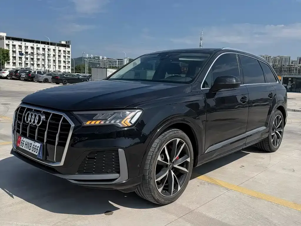 Audi Q7 — фото 1