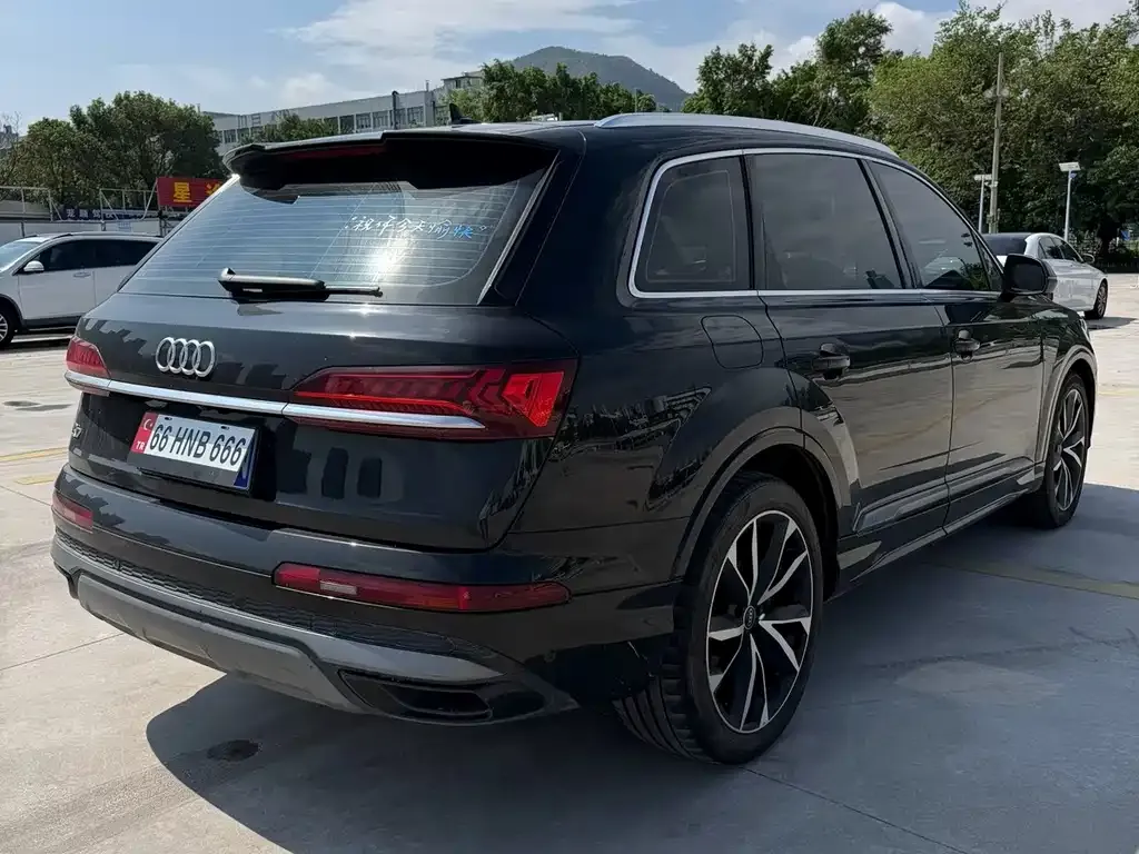 Audi Q7 — фото 7