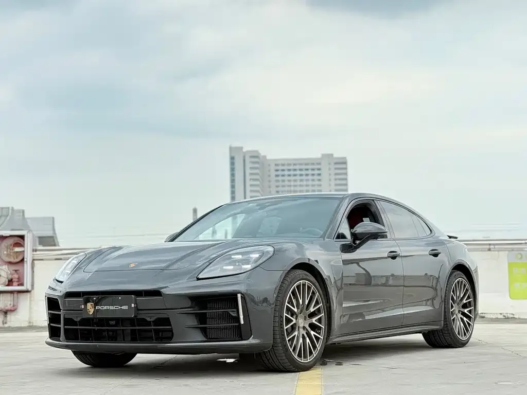 Porsche Panamera — фото 1