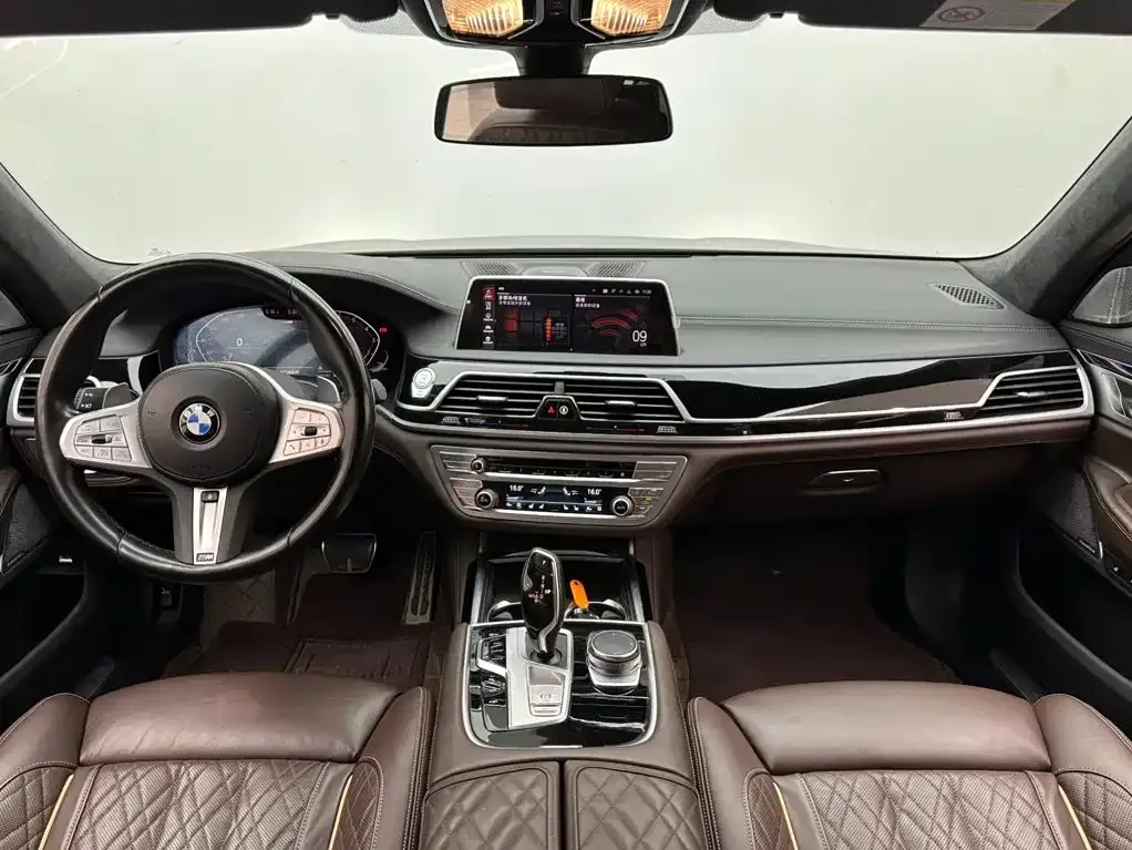 BMW 7 Series — фото 10