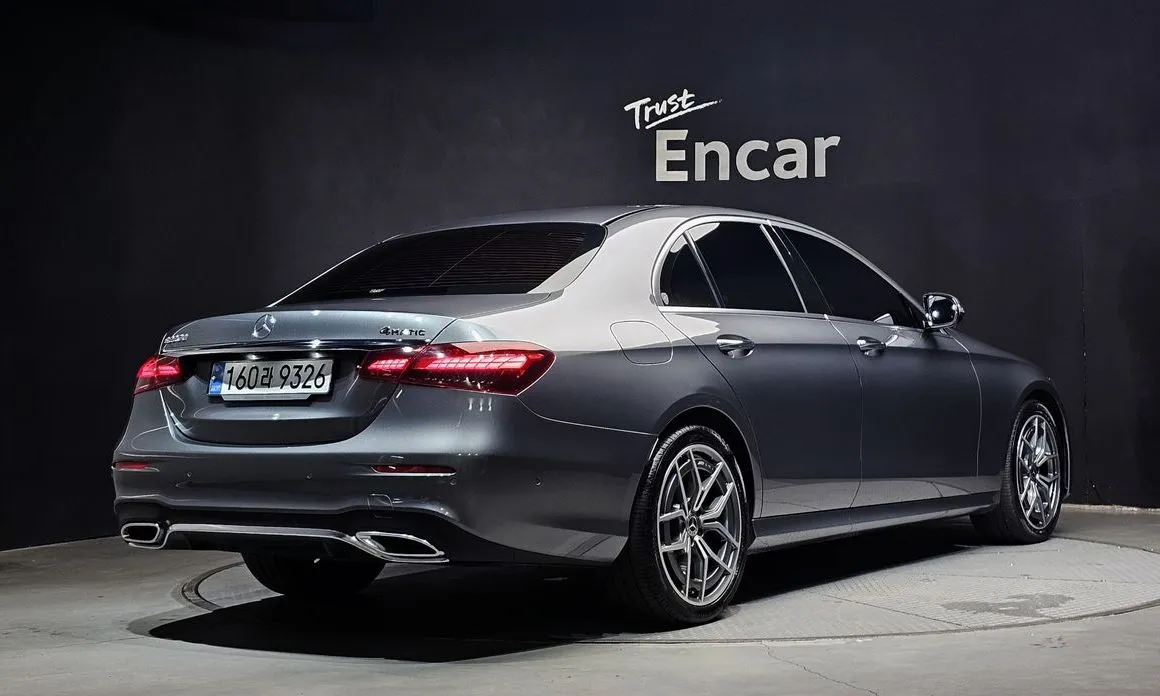 Mercedes-Benz E-Class — фото 6