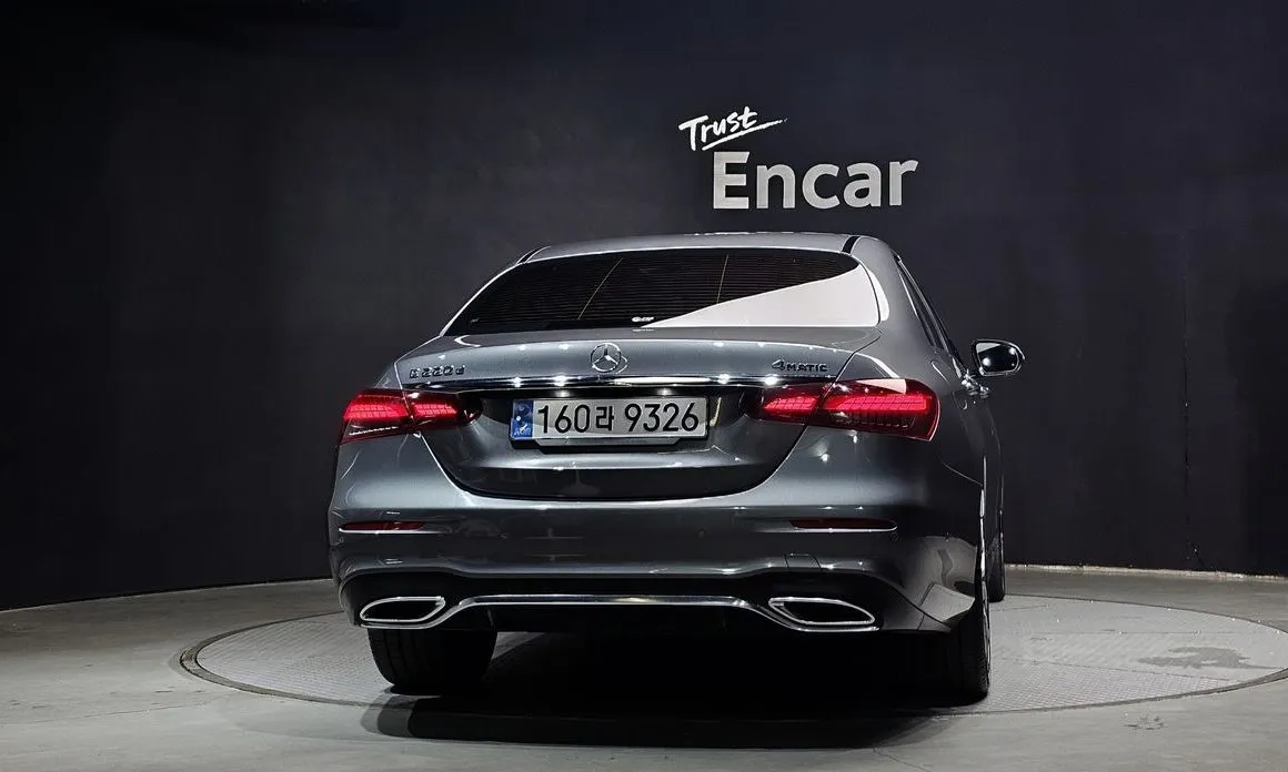Mercedes-Benz E-Class — фото 2