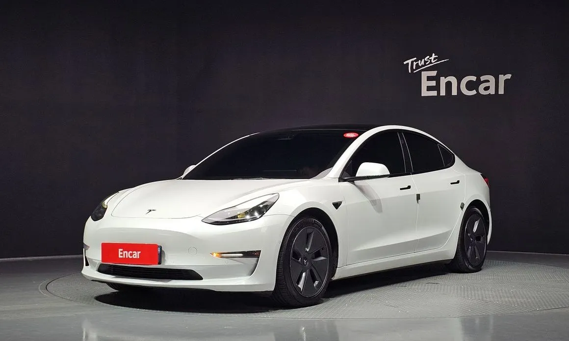 Tesla Model 3 — фото 1