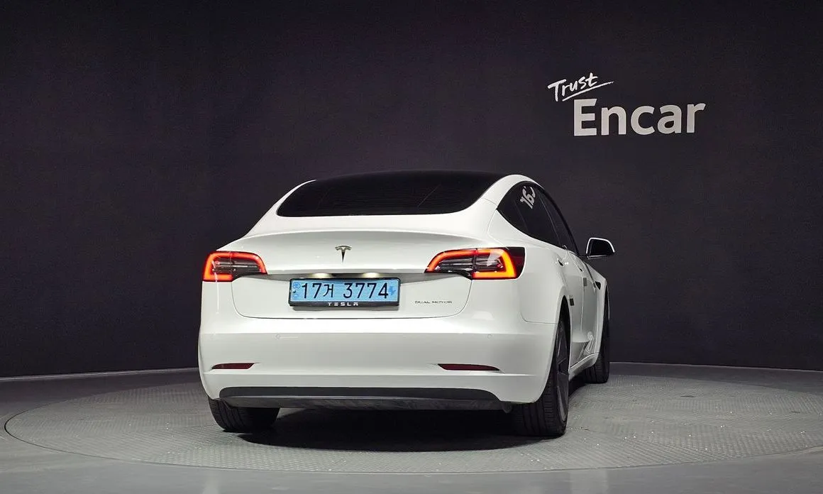 Tesla Model 3 — фото 2