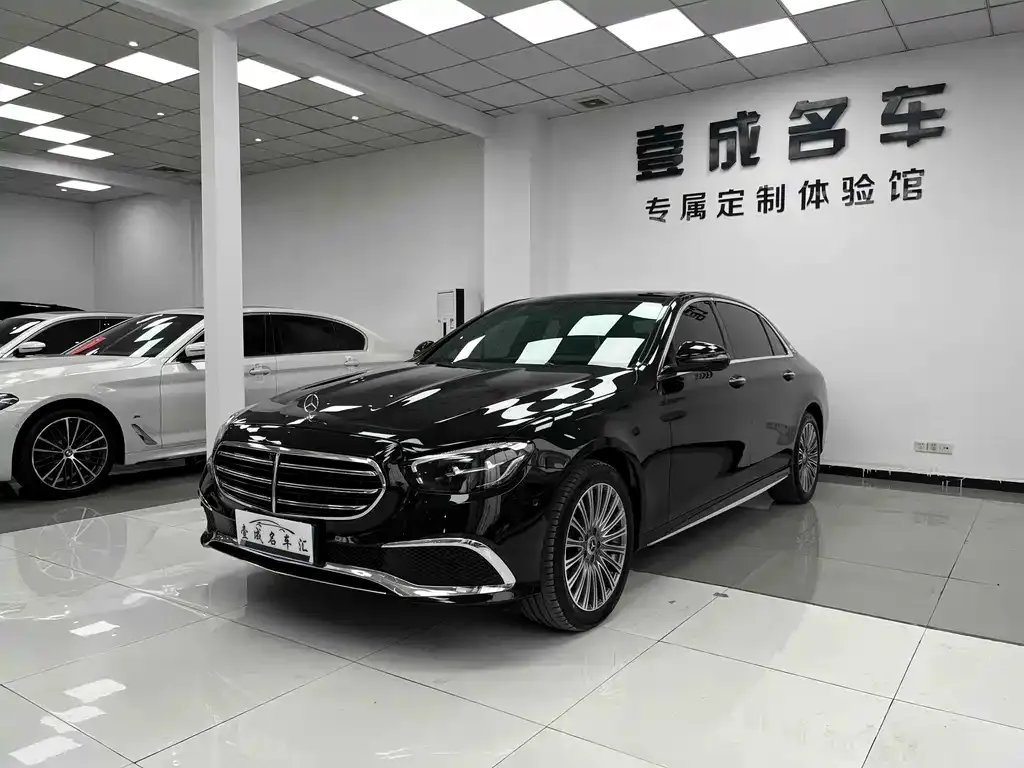 Mercedes-Benz E-Class — фото 1