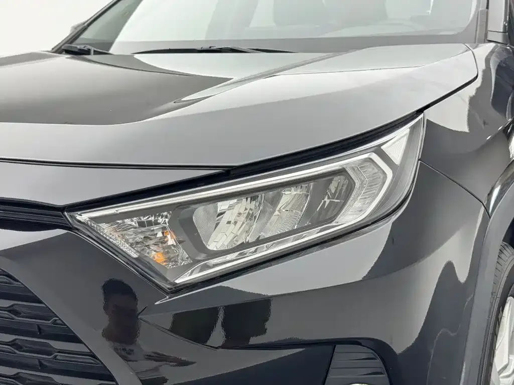 Toyota RAV4 — фото 8