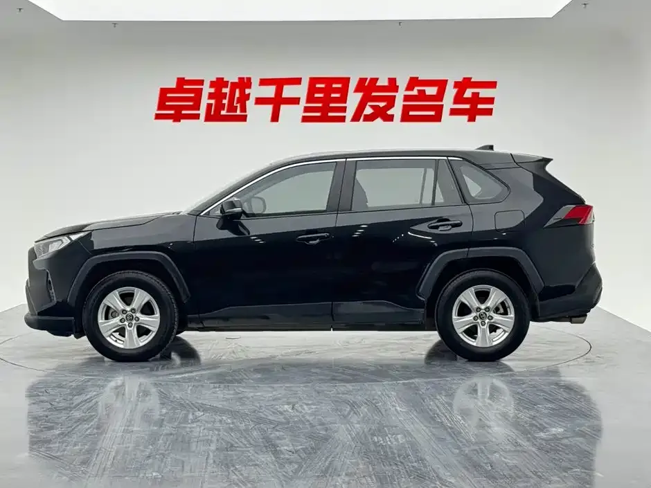 Toyota RAV4 — фото 3