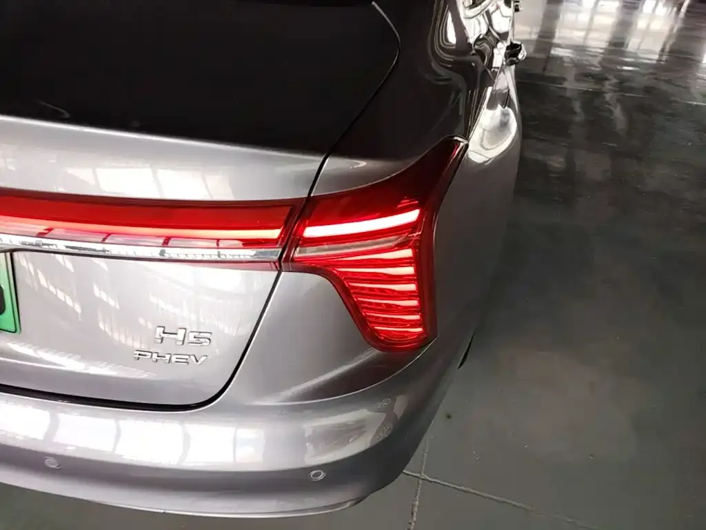 Hongqi H5 PHEV — фото 2