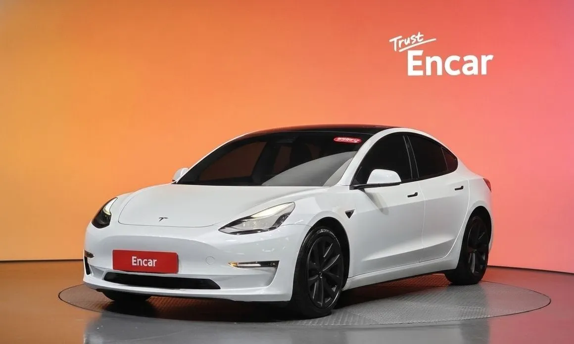 Tesla Model 3 — фото 1