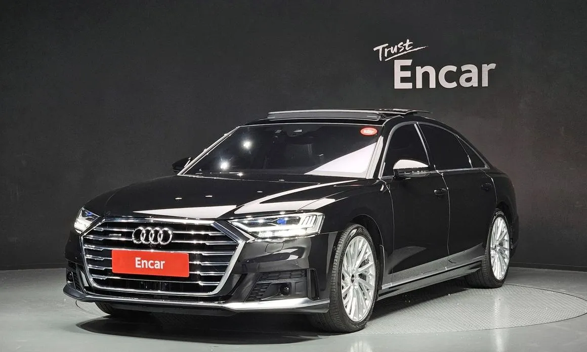 Audi A8 — фото 1