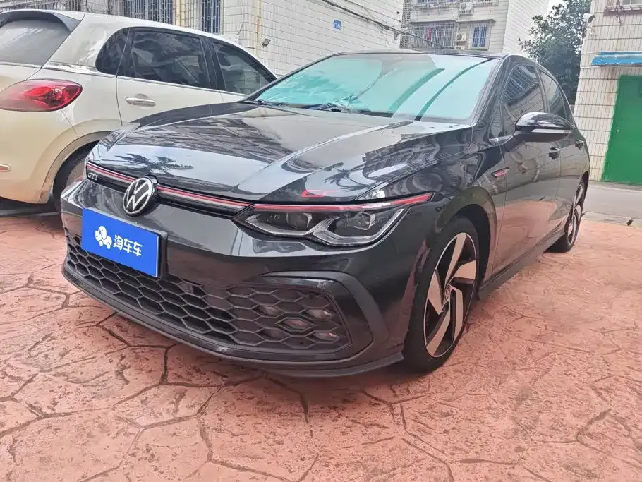 Volkswagen Golf GTI — фото 1