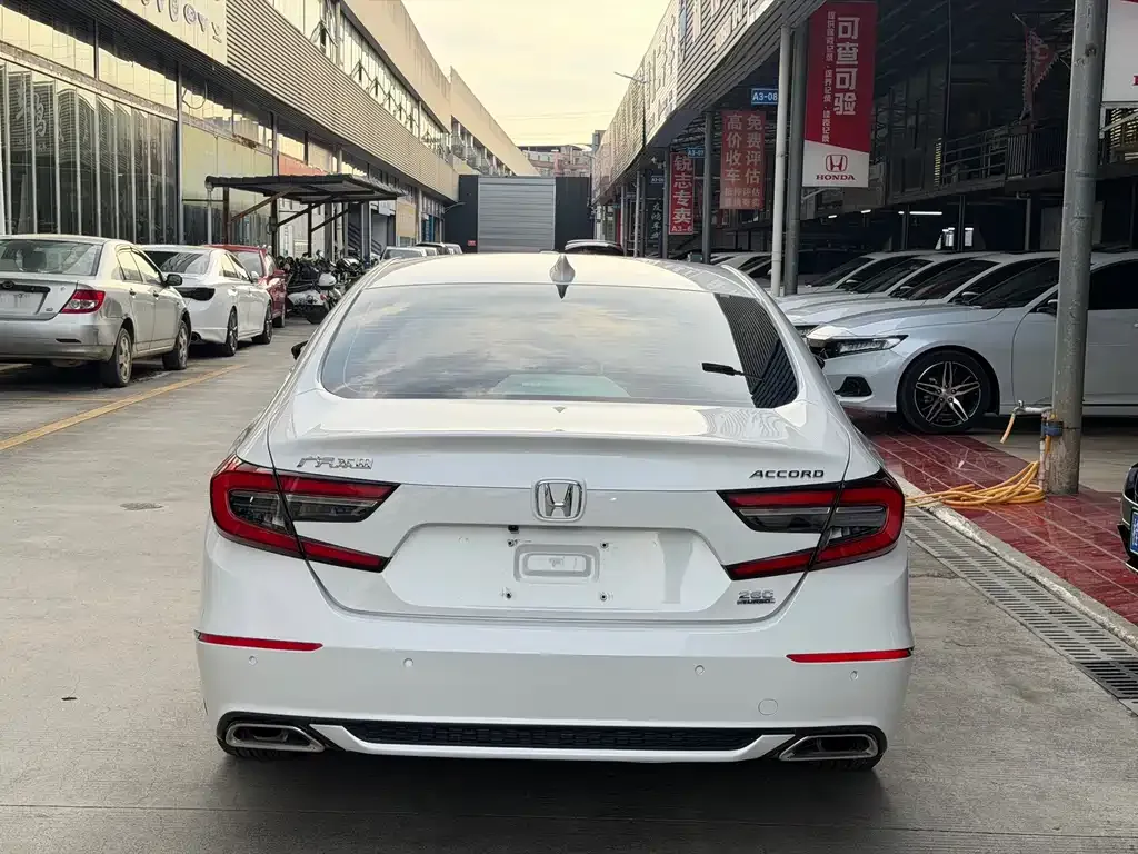 Honda Accord — фото 7