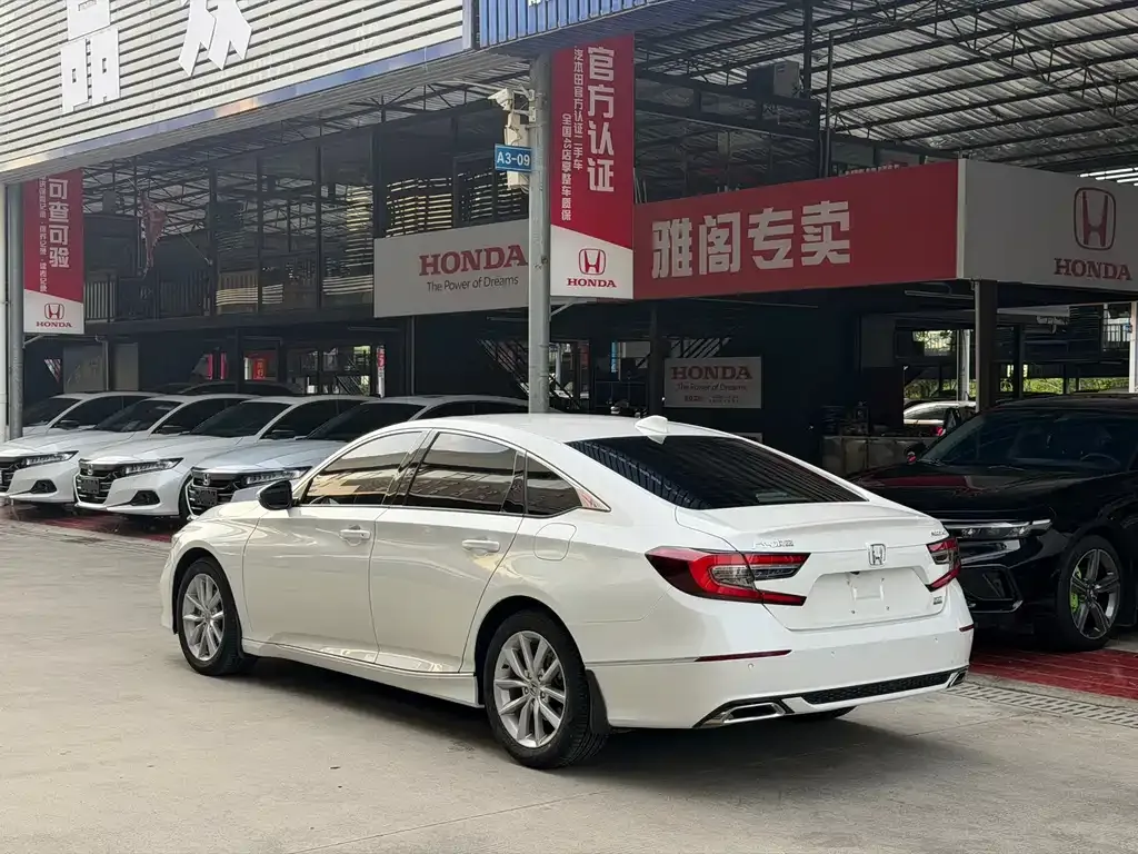 Honda Accord — фото 8