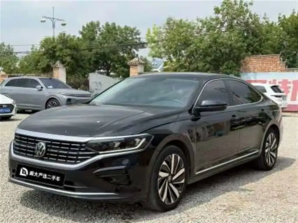 Volkswagen Passat — фото 1