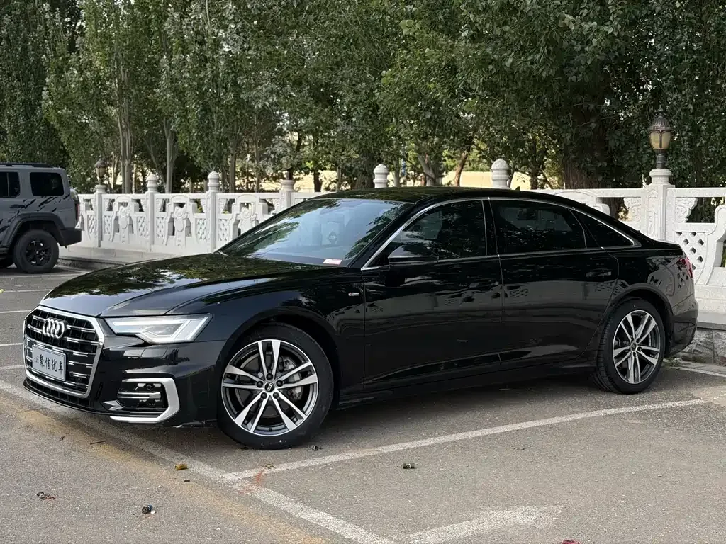 Audi A6L — фото 1
