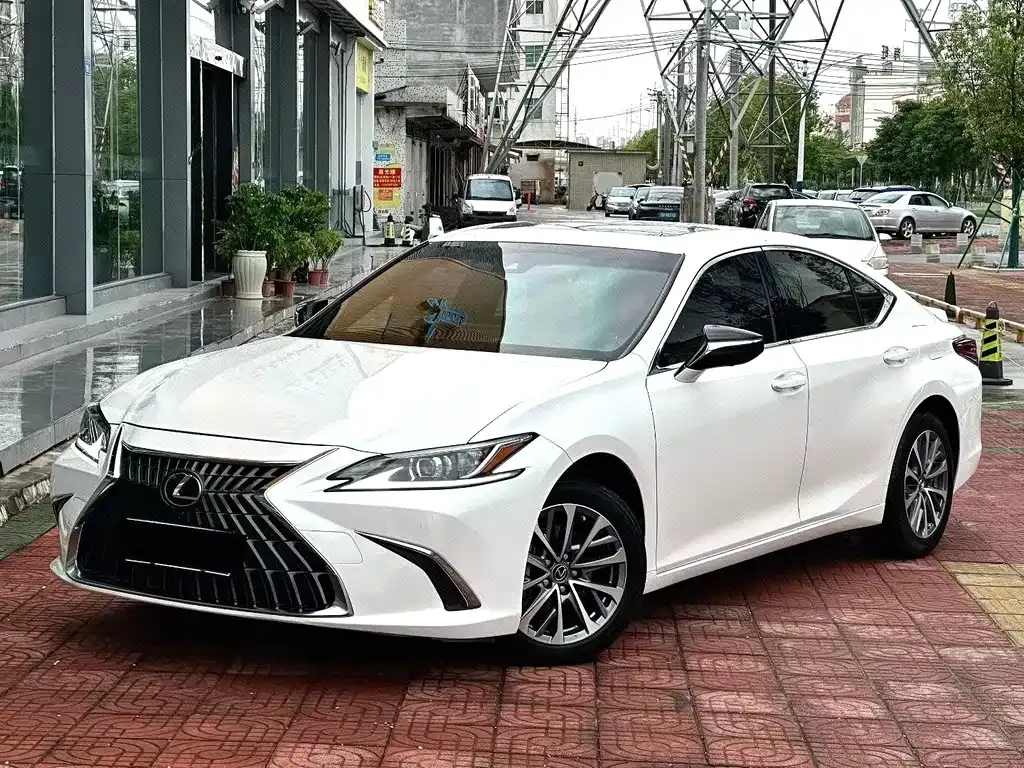 Lexus ES — фото 1