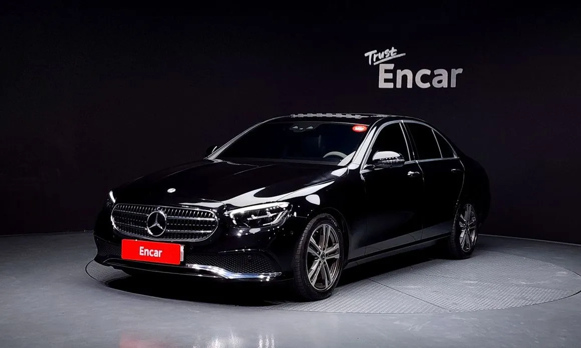Mercedes-Benz E-Class — фото 1