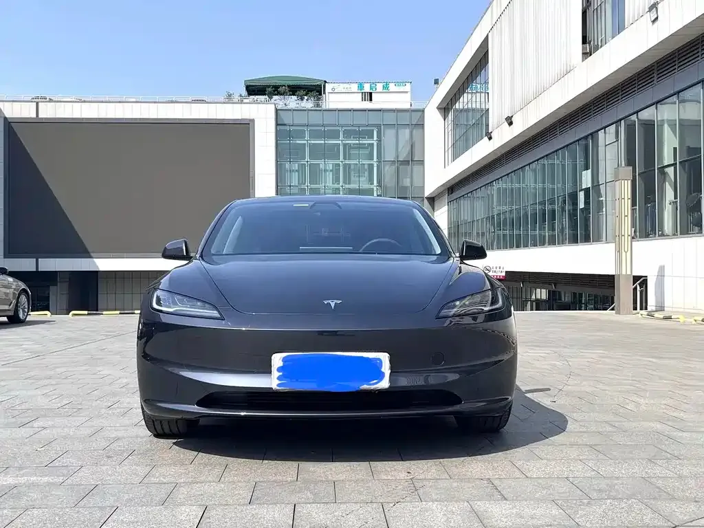 Tesla Model 3 — фото 3