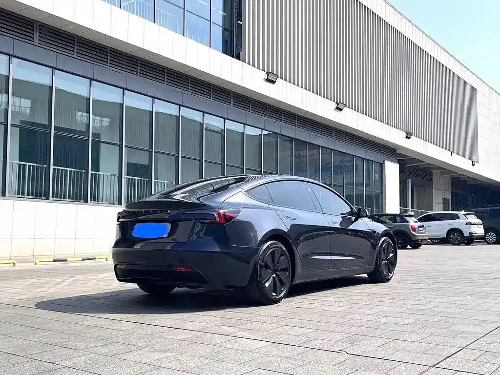 Tesla Model 3 — фото 6