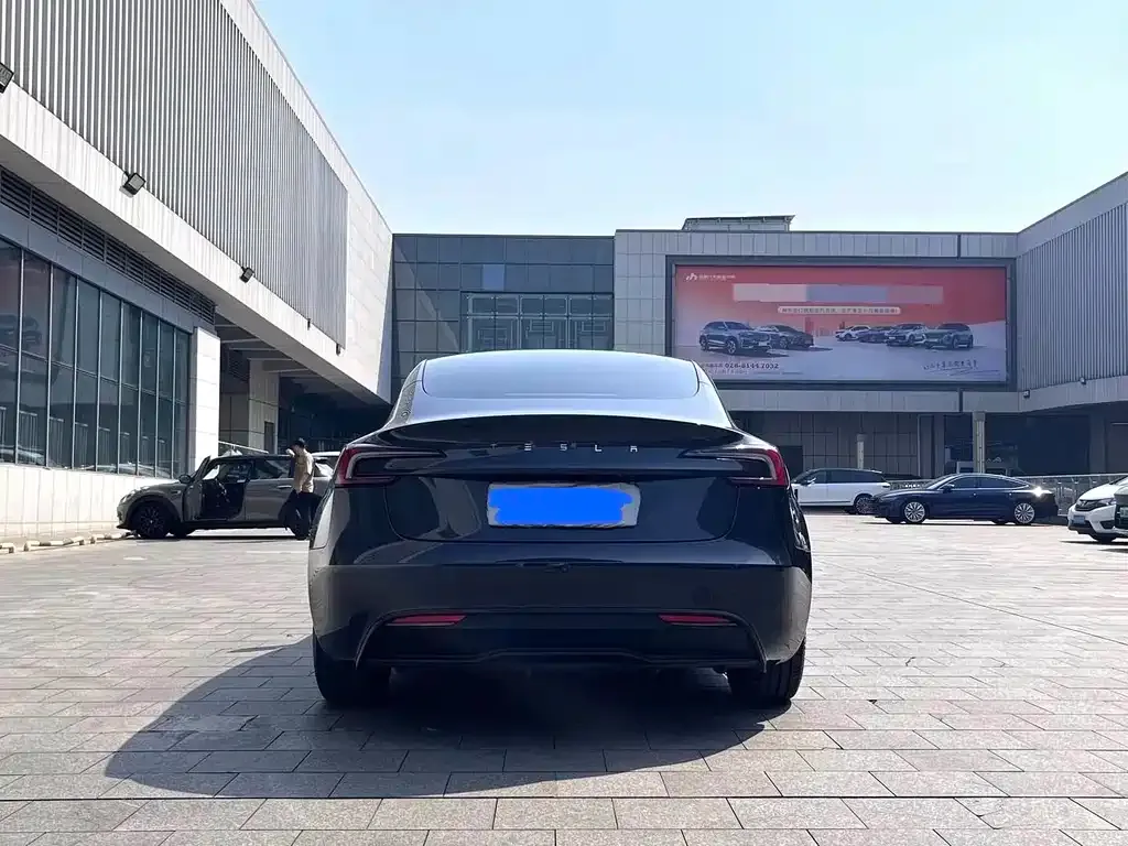 Tesla Model 3 — фото 7