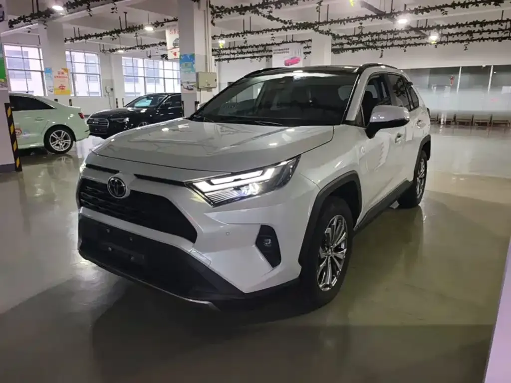 Toyota RAV4 — фото 1