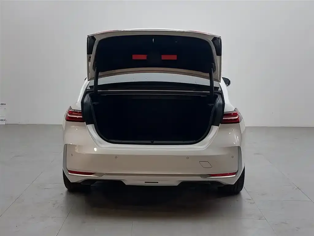 BMW i5 — фото 2