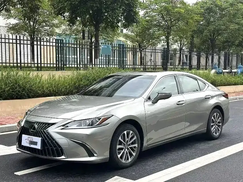 Lexus ES — фото 1