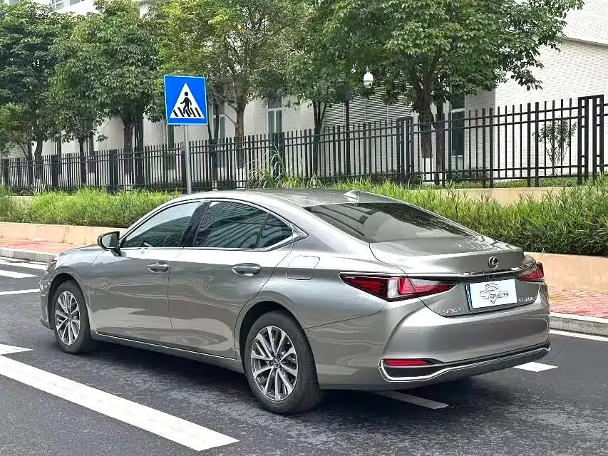Lexus ES — фото 7
