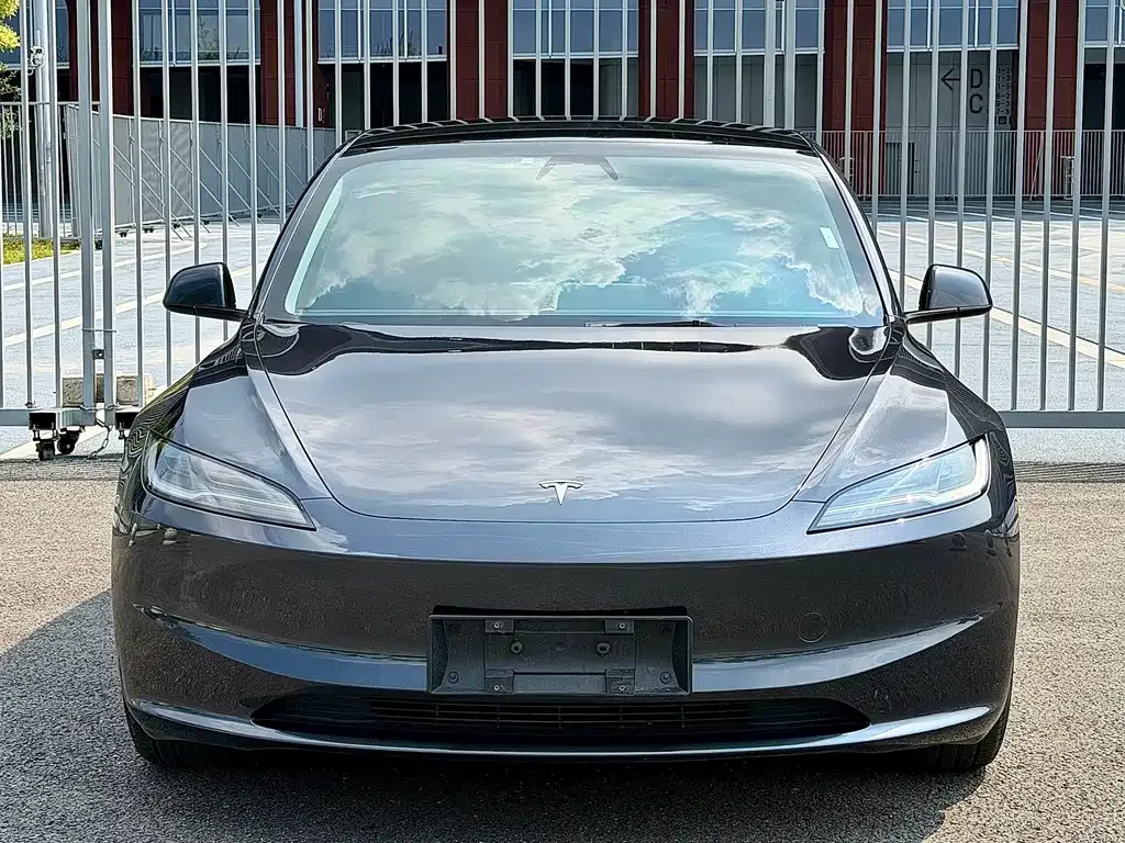 Tesla Model 3 — фото 5