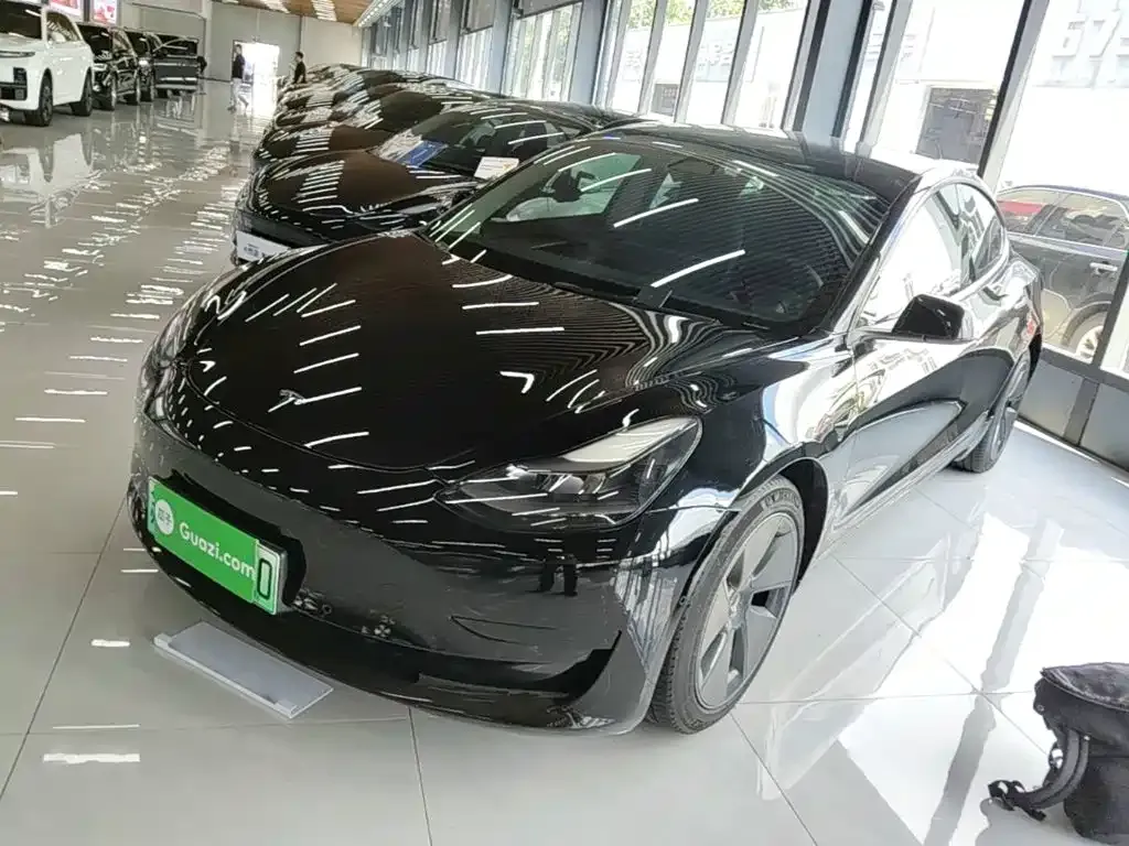 Tesla Model 3 — фото 1
