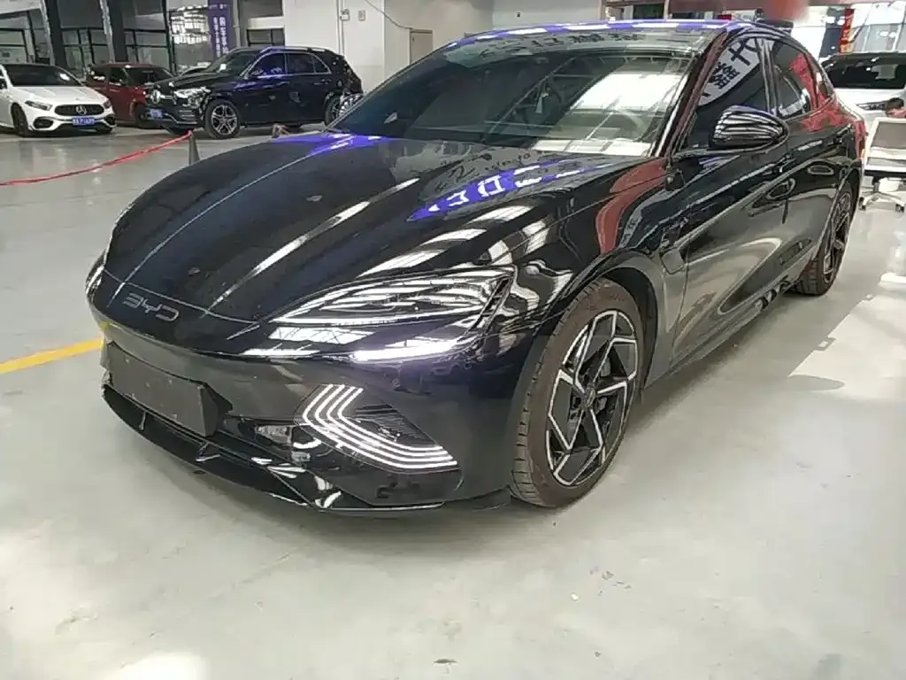 BYD Seal — фото 1