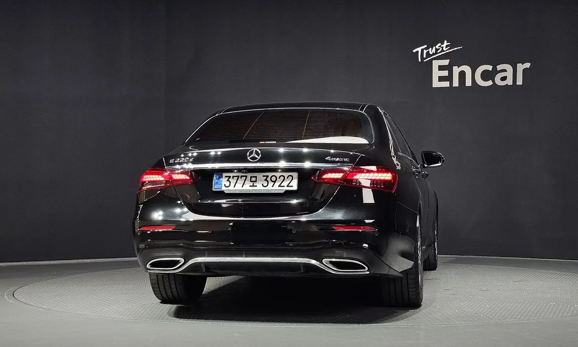 Mercedes-Benz E-Class — фото 4