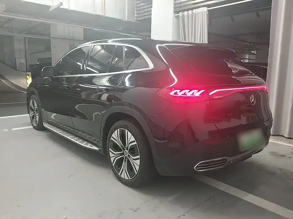 Mercedes-Benz EQE SUV — фото 9