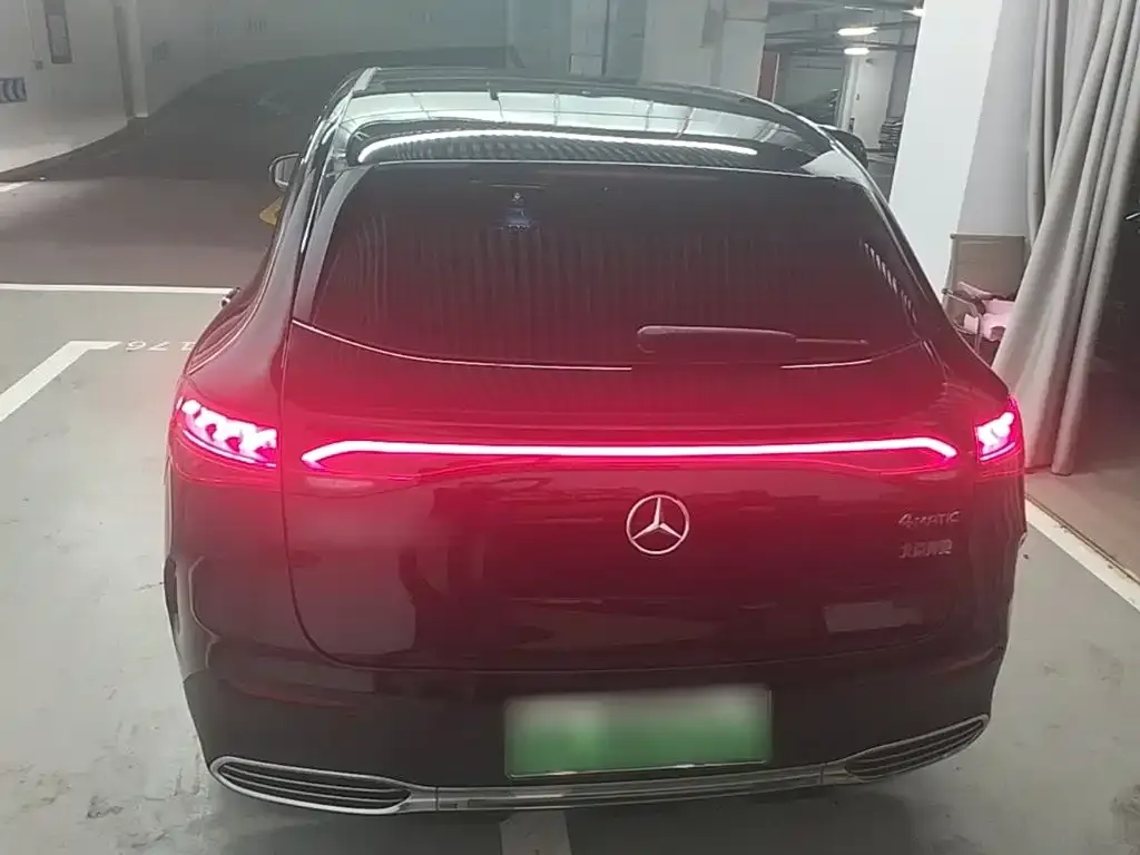 Mercedes-Benz EQE SUV — фото 7