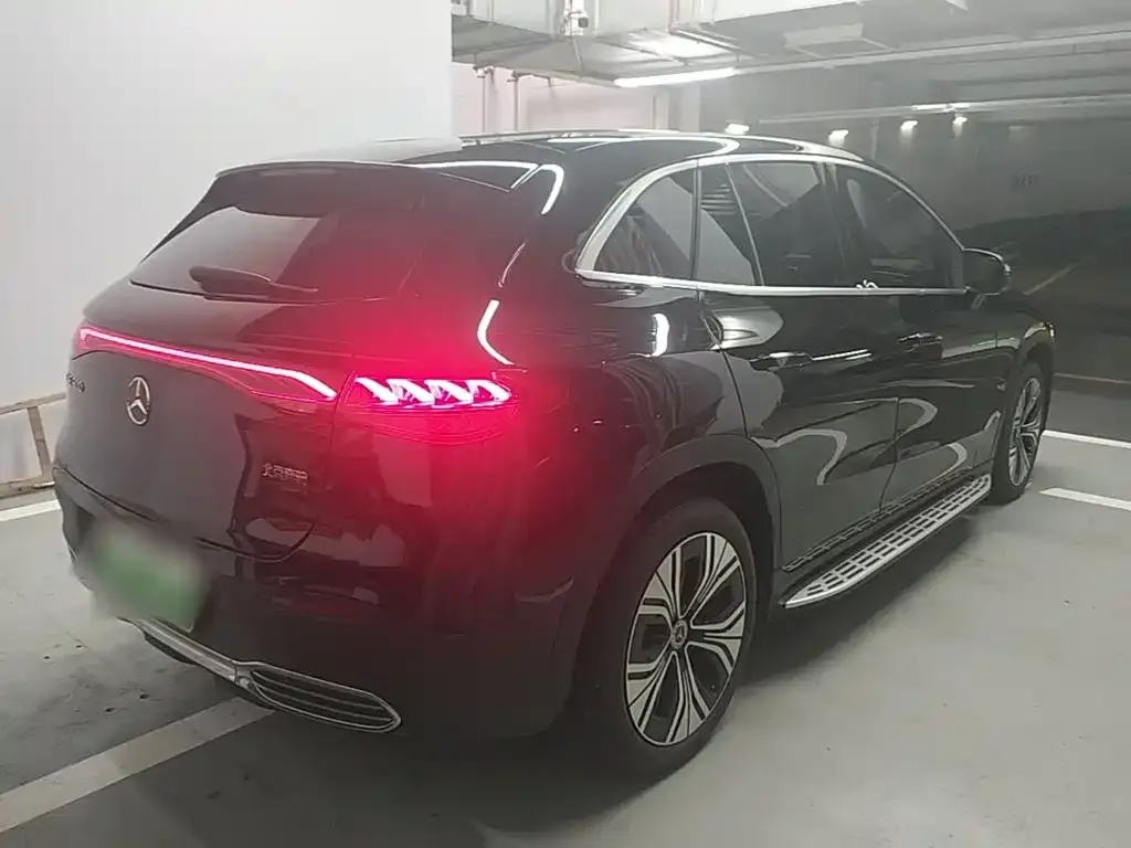 Mercedes-Benz EQE SUV — фото 6